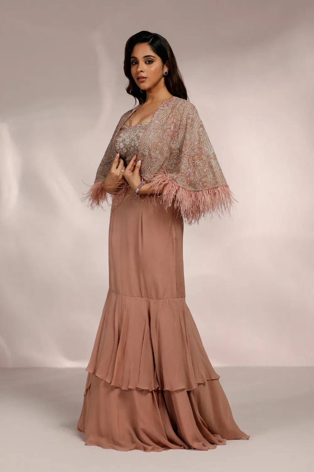 FISHCUT SKIRT WITH BLOUSE AND SHORT CAPE