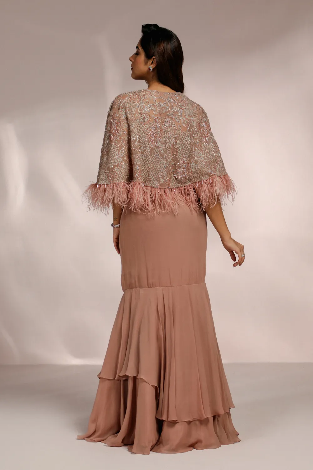 FISHCUT SKIRT WITH BLOUSE AND SHORT CAPE