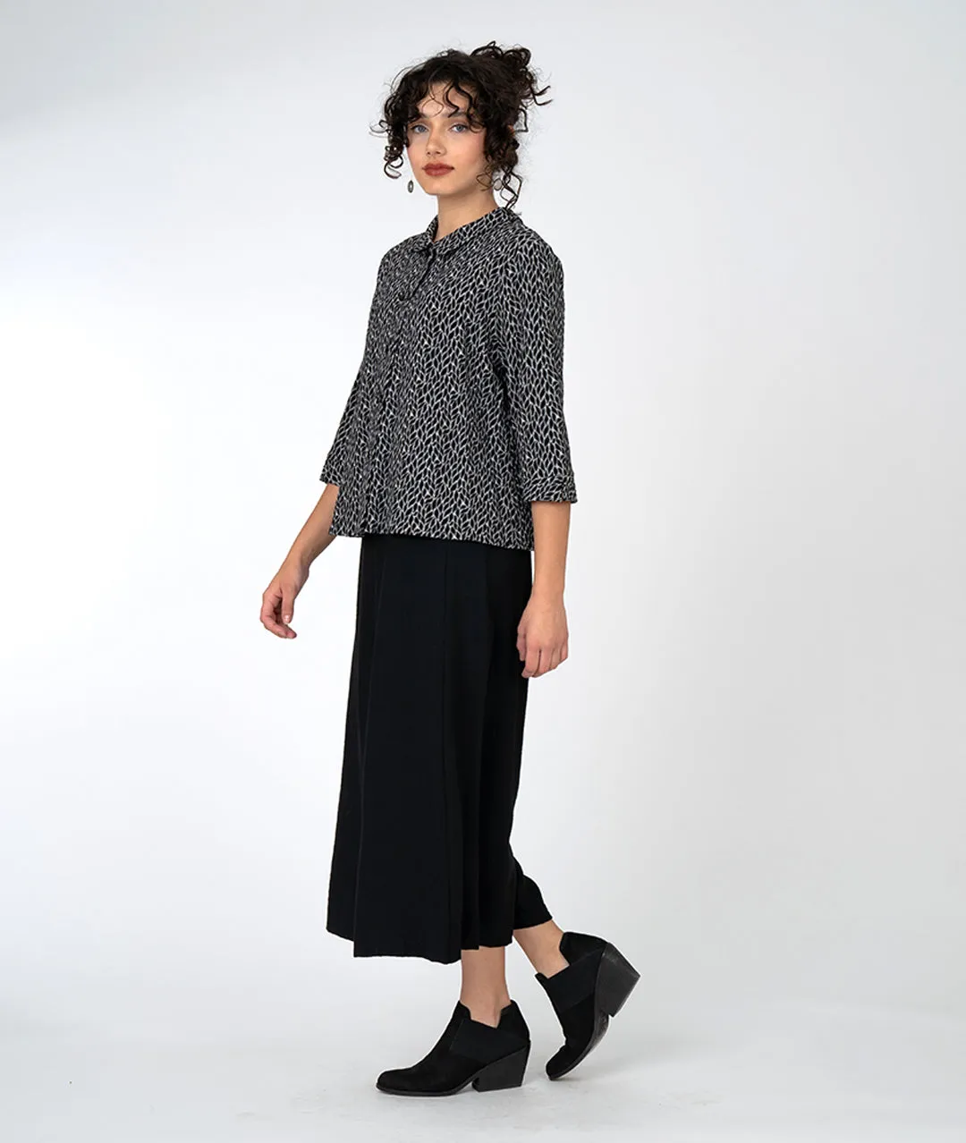 Niche - Leaf Jaquard - Twinbutton Top